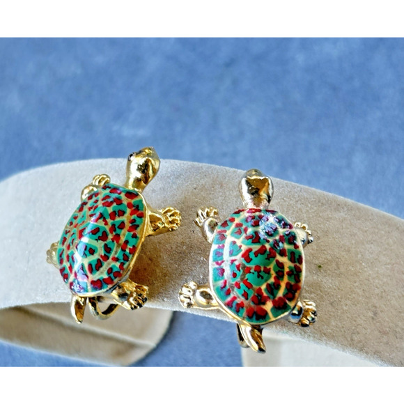 Lovely Vintage Green & Red Enamel Turtle Screw-back Earrings Gold-tone - Picture 6 of 16